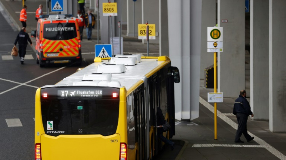 Mann sticht 33-J&auml;hrige in Berliner Linienbus nieder