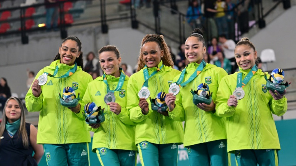 Rebeca Andrade estreia com medalha de prata no Pan na gin&aacute;stica por equipes