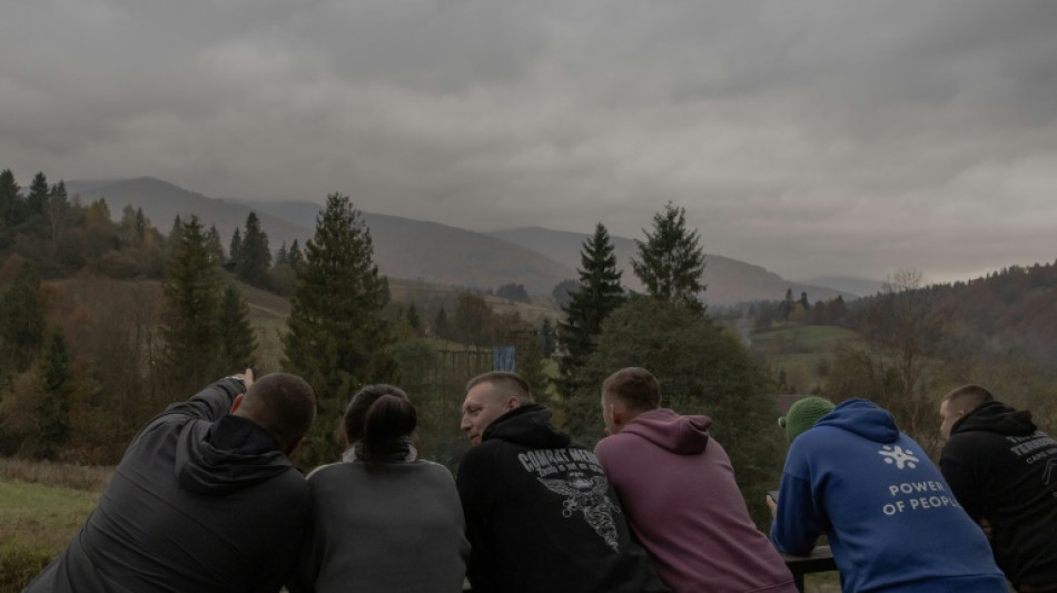 Traumatis&eacute;s par les morts, des soignants militaires ukrainiens en th&eacute;rapie dans les Carpates