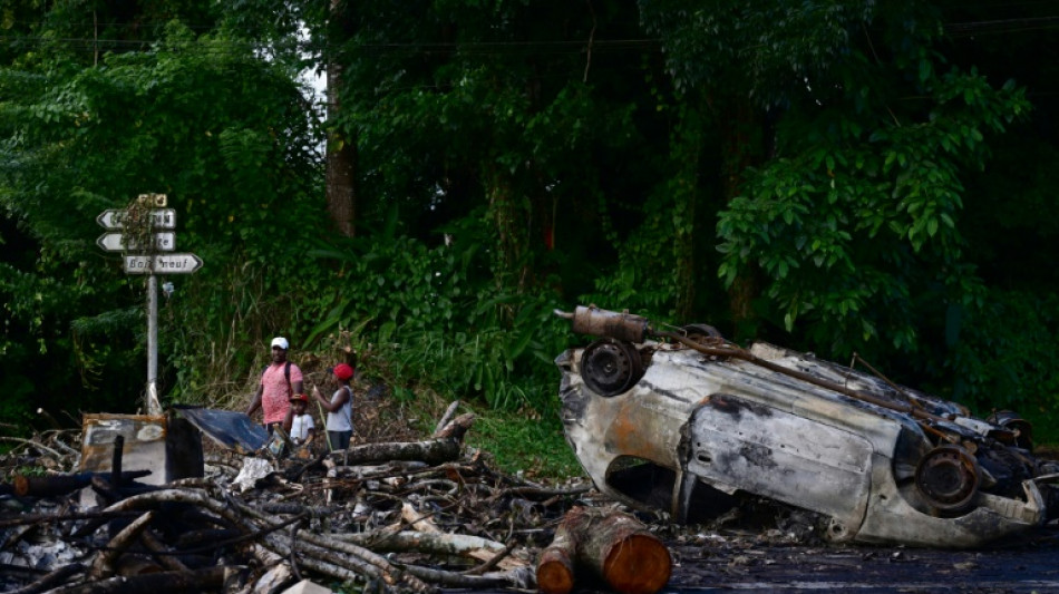 Couvre-feu prolong&eacute; en Martinique, les n&eacute;gociations contre la vie ch&egrave;re au point mort