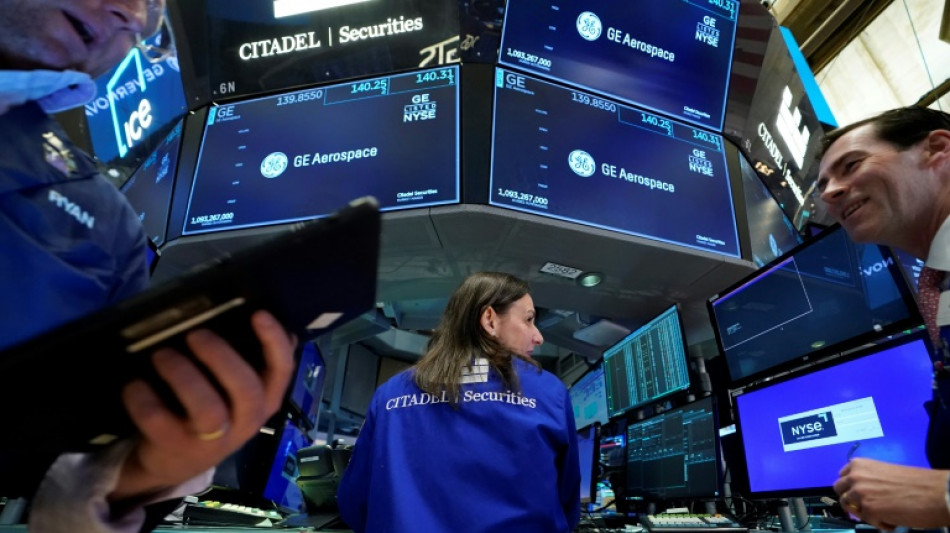 Wall Street en ordre dispers&eacute;, rassur&eacute; sur l'inflation mais sans entrain