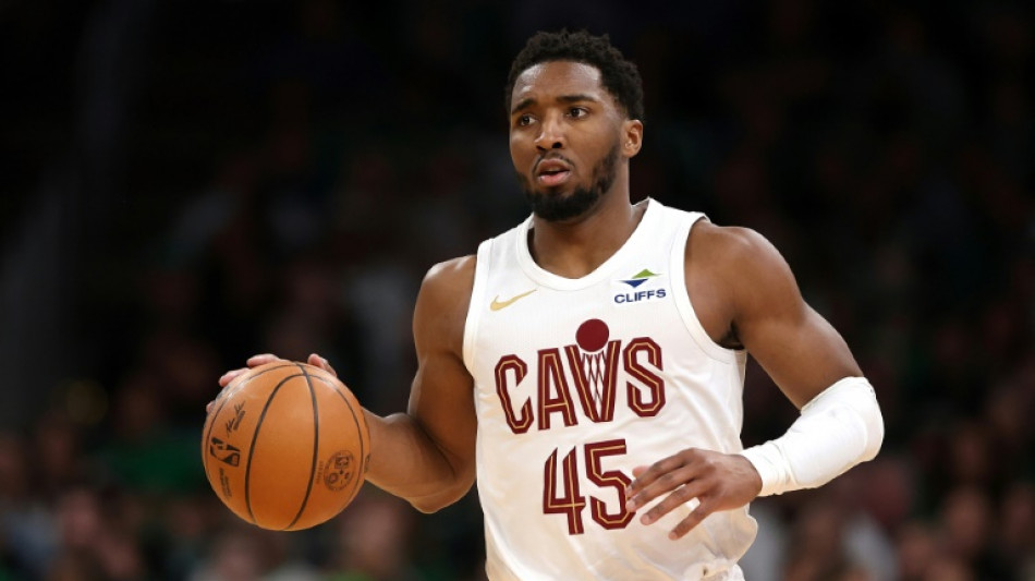 Cavs survive Hornets scare, Jokic makes history in Nuggets win