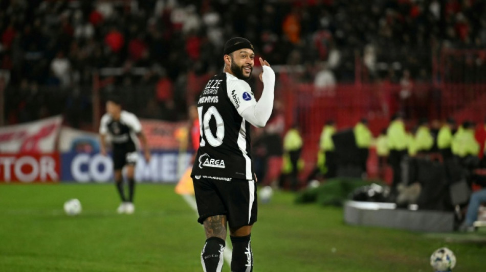 Memphis Depay dá ultimato ao Corinthians por valores atrasados