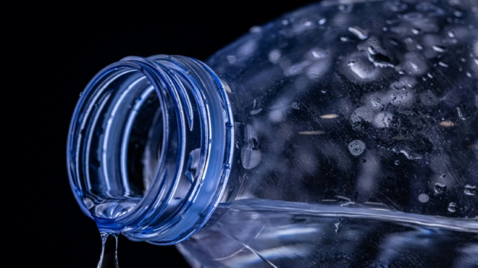 Eaux min&eacute;rales trait&eacute;es: Foodwatch d&eacute;pose deux nouvelles plaintes pour saisir un juge