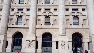 Borsa: Milano chiude pesante (-1,74%), giù Stellantis