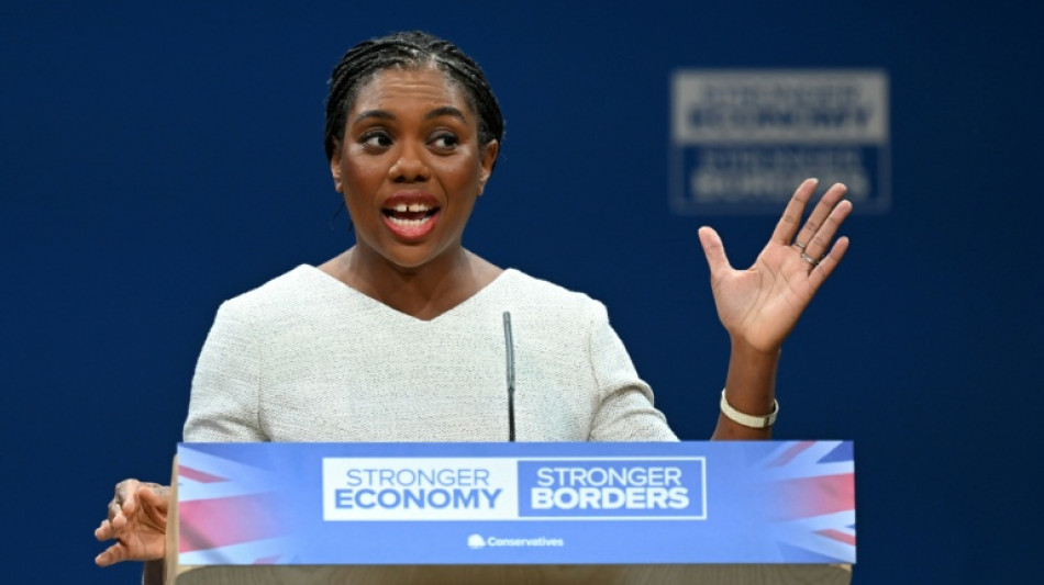 L&iacute;der dos conservadores brit&acirc;nicos, em crise, promete retomar valores do partido