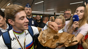 Cyclisme: Evenepoel accuelli en h&eacute;ros &agrave; Bruxelles, avant d'autres festivit&eacute;s