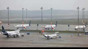 Tarifkonflikt in öffentlichem Dienst: Warnstreik an deutschen Flughäfen am Montag