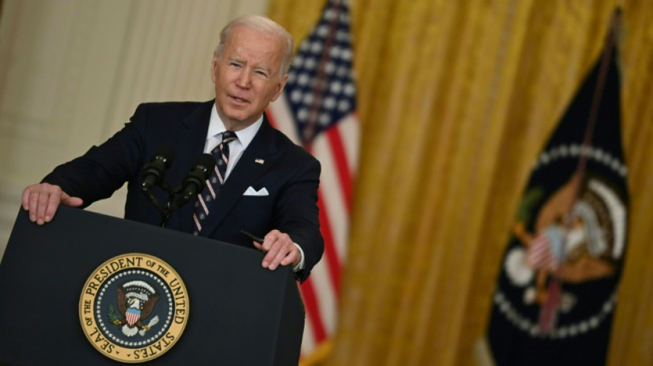 Biden promet de porter un coup terrible &agrave; l'&eacute;conomie et &agrave; la finance russes