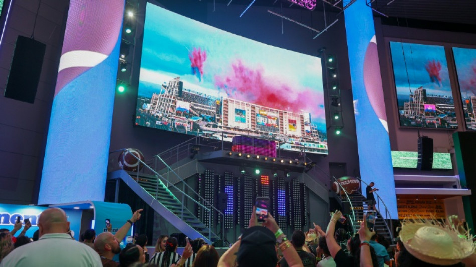 Bad Bunny brilla en el Superbowl y pone a bailar a su ciudad en Puerto Rico