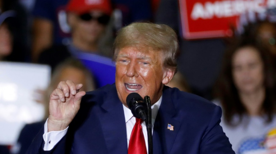 Trump begr&uuml;&szlig;t &Uuml;bernahme von Twitter durch Elon Musk