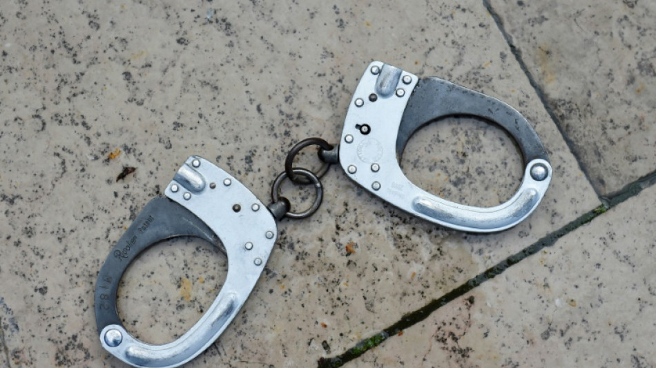Festnahme bei Durchsuchung wegen Menschenhandels für Prostitution in Sachsen