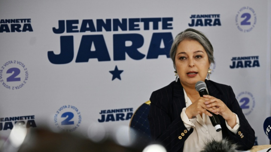 Candidata de esquerda Jara promete 'mão firme' contra o crime no Chile
