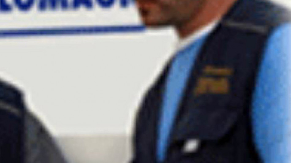 'Ha saputo della morte dei genitori, Carlomagno sorvegliato a vista'