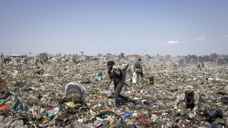En 2021, près de 300 millions de vêtements usagés exportés au Kenya, "brûlés ou jetés"