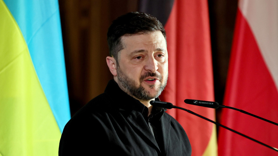 Zelensky, 'Mosca sta preparando nuovi raid alle nostre infrastrutture'