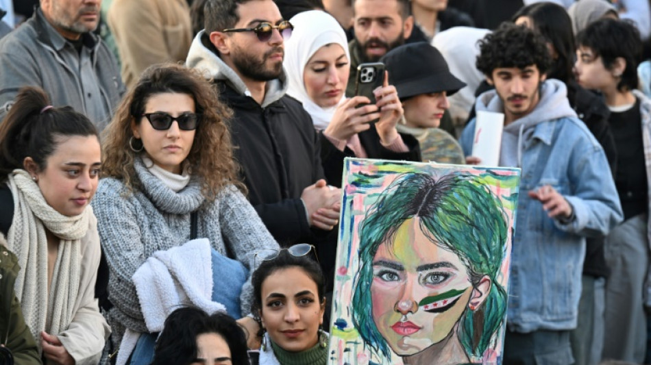Syrie: des centaines de manifestants &agrave; Damas pour la d&eacute;mocratie et les droits des femmes 