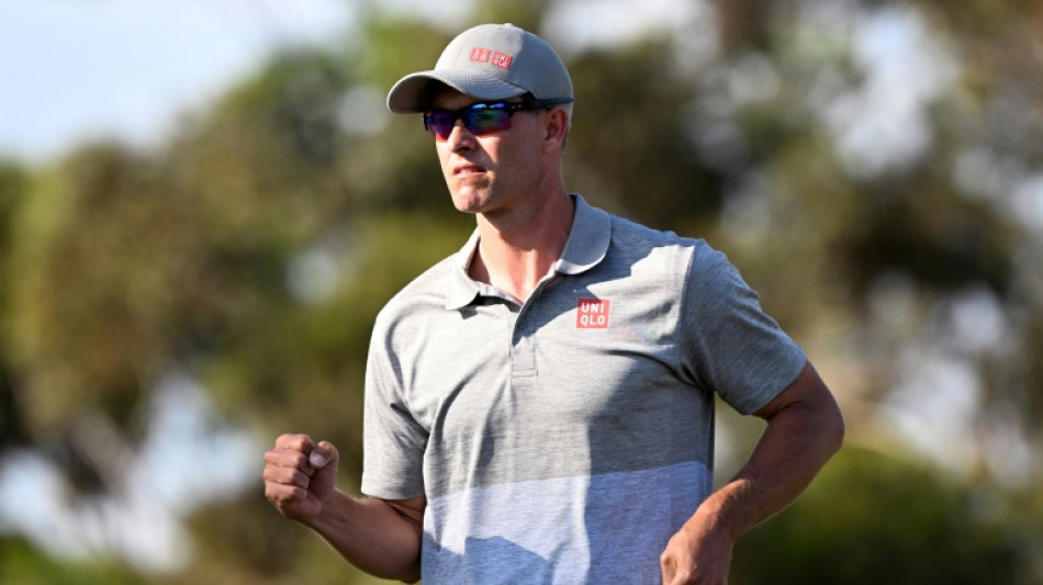 Scott eagles last hole to lead Australian Open as Smith woes continue