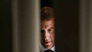 Primeiro-ministro da França sugere suspender reforma da previdência para superar crise política