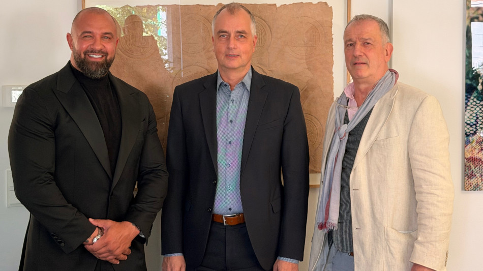 Alex Bodi et le professeur Stefan Haupt concluent un accord de coop&eacute;ration pour une collection d'art l&eacute;gendaire en Roumanie